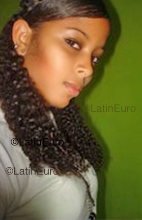 Date this lovely Brazil girl Mariana from Aracaju B1066