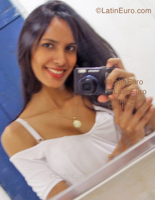 Date this attractive Brazil girl Barbara from Aracaju B1130