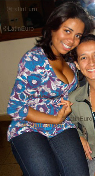 Date this happy Brazil girl Izah from Belo Horizonte B1318