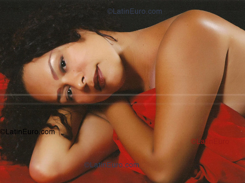 Date this voluptuous Brazil girl Cristiani from Vitoria B1331