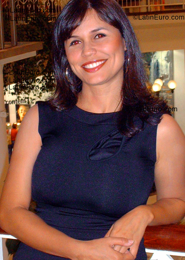 Date this happy Brazil girl Elizabeth from Belo Horizonte B1339