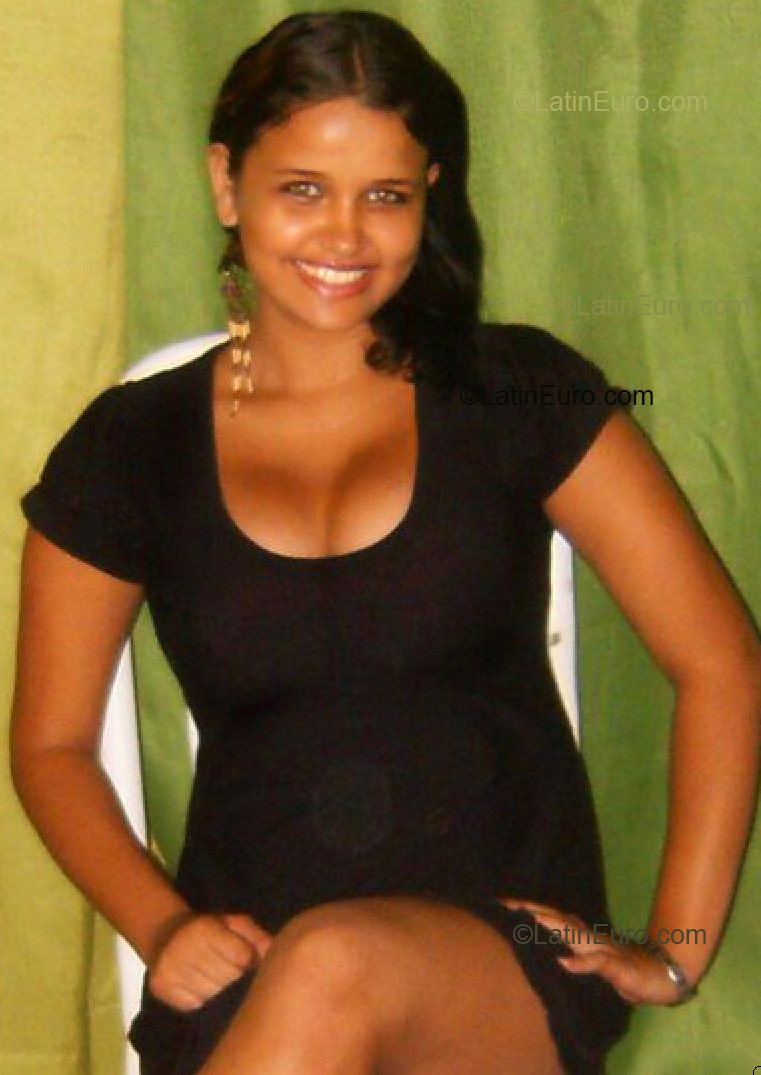 Date this sensual Brazil girl Melissa from Cuiaba B1370