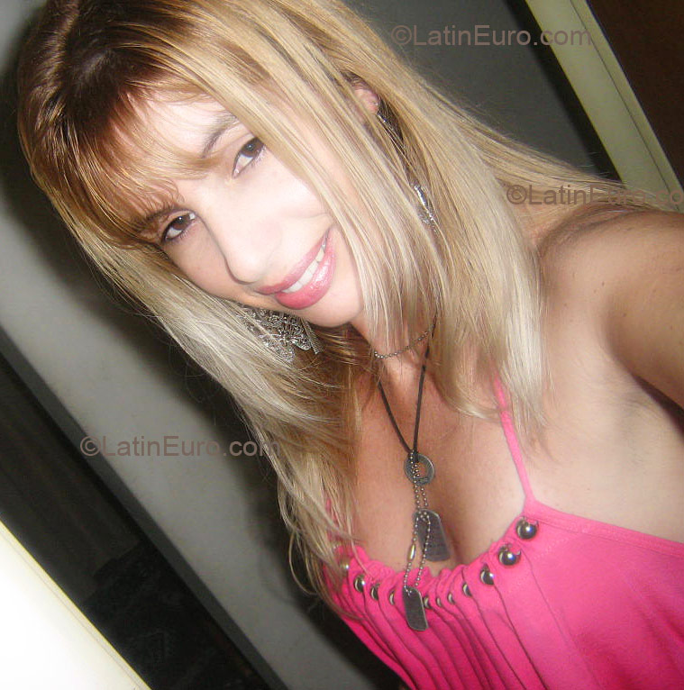 Date this hard body Brazil girl Elisangela from Mirandopolis B1376