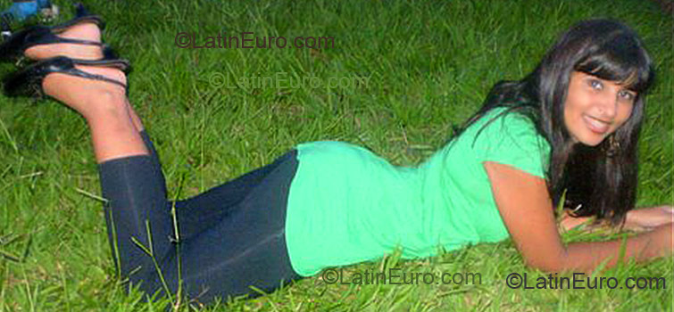 Date this voluptuous Brazil girl Arenice from Palmas B1378