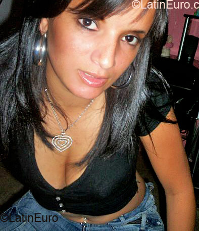 Date this voluptuous Brazil girl Ludimilly from Vitoria Da Conquista B1392