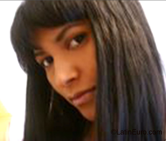 Date this cute Brazil girl Cleia from Goiania B1520