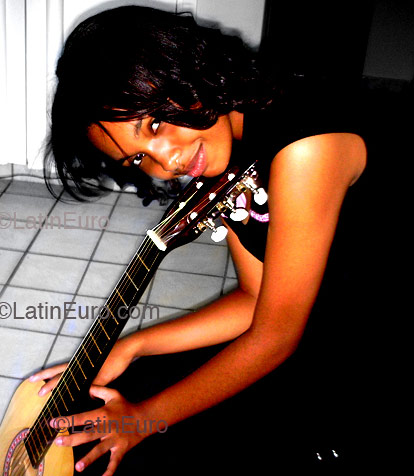 Date this voluptuous Brazil girl Lidia from Parnamirim B1527