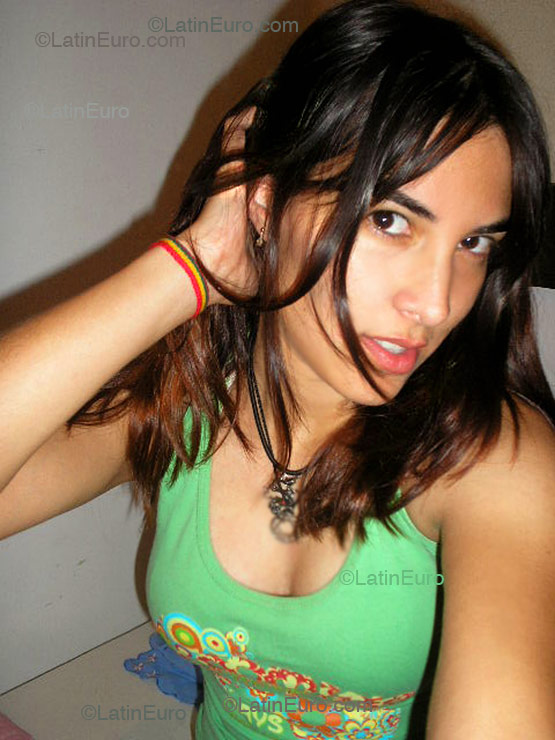 Date this tall Brazil girl Vanessa from Curitiba B1560