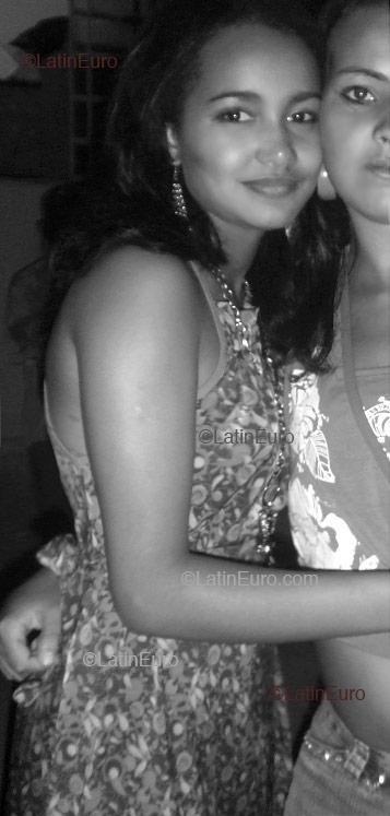 Date this charming Brazil girl Debora- from Sao Domingos Das Dores B1564