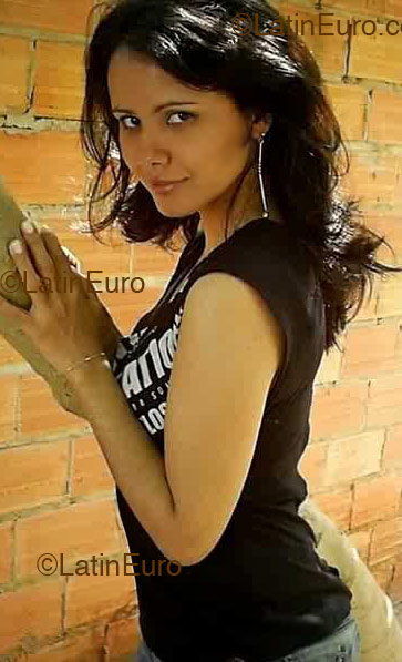 Date this young Brazil girl Kelly from Foz do Iguacu B1599