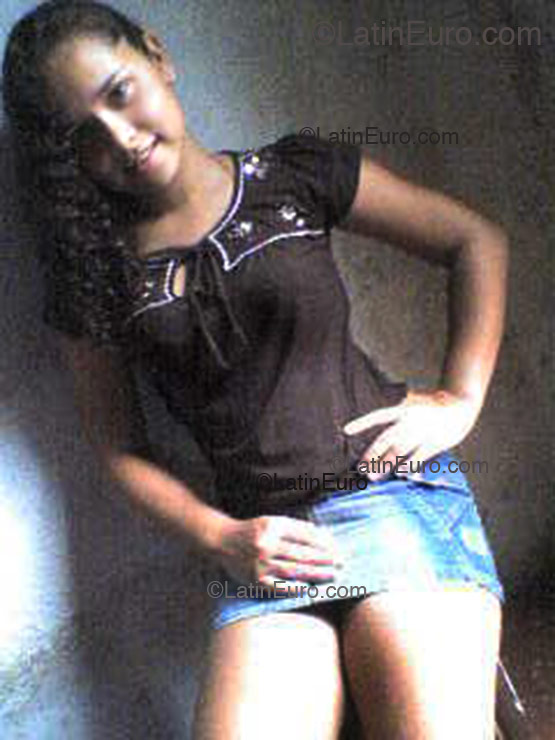 Date this happy Brazil girl Israelita from Quixada B1610