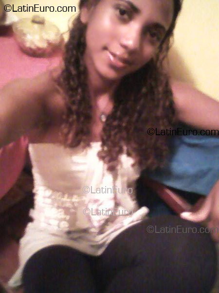 Date this fun Brazil girl Raquel from Hortolandia B1667