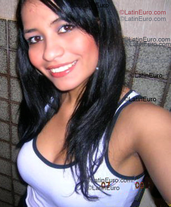 Date this attractive Brazil girl Flavia from Campos Dos Goytacazes B1701
