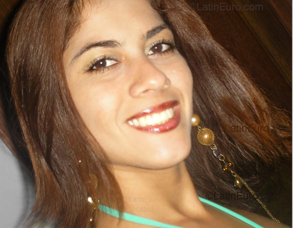 Date this funny Brazil girl Luanna from Belem B1714