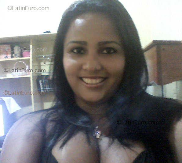 Date this happy Brazil girl Ellen from Macapa B1760