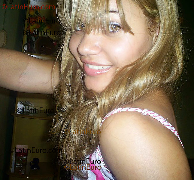 Date this delightful Brazil girl Ludmilla from Goiania B1776