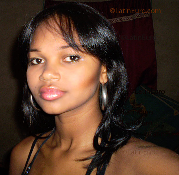 Date this georgeous Brazil girl Nayana from  B1796