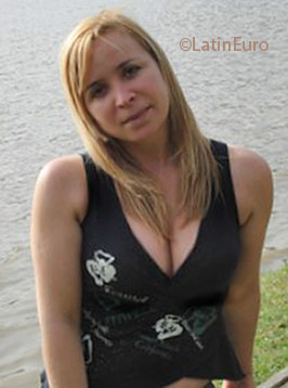 Date this fun Brazil girl Ana from Curitiba B1827