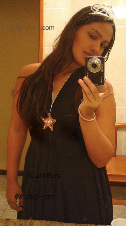 Date this cute Brazil girl Kamilla from Maraba B1846