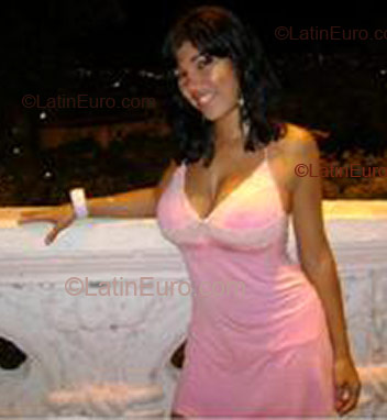 Date this voluptuous Brazil girl Elisabeth from Salvador B1860