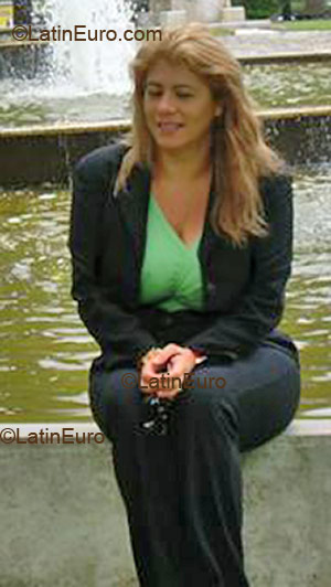 Date this athletic Brazil girl Mara from Goiania B1864