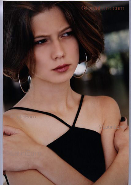 Date this beautiful Brazil girl Marielle from Bebedouro B1883