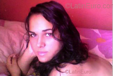 Date this stunning Brazil girl Taina from Feira de Santana B1914
