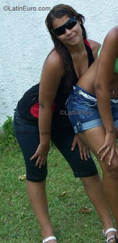 Date this happy Brazil girl Sheyline from Rio de Janeiro B1923