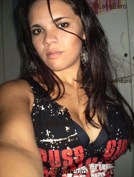 Date this delightful Brazil girl Cinthia from Fortaleza B1989