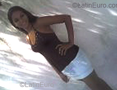 Date this voluptuous Brazil girl Gleyssiane from Fortaleza B2000