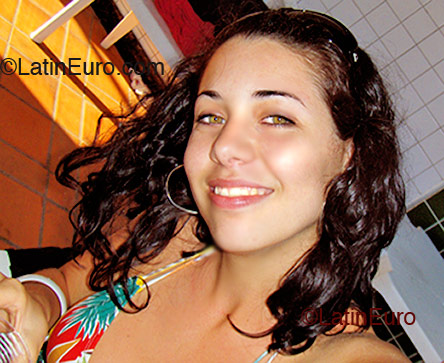 Date this voluptuous Brazil girl Robertinha from Vitoria B2074