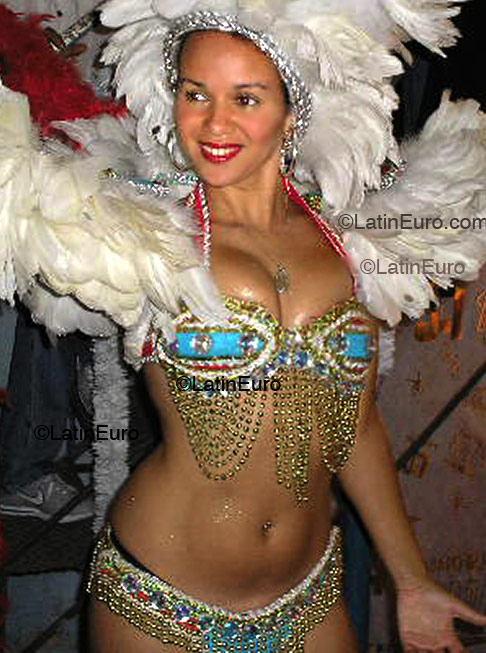 Date this sultry Brazil girl Fernanda from Rio de Janeiro B2129