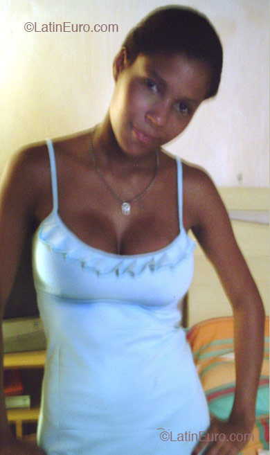 Date this hot Brazil girl Lucimar from Rio de Janeiro B2165
