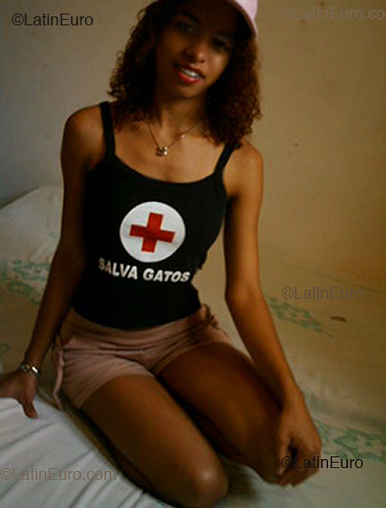 Date this young Brazil girl Susy from Rio de Janeiro B2168