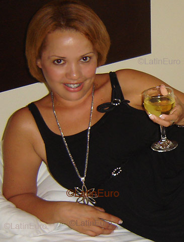 Date this voluptuous Brazil girl Cleanne from Sao Luis B2191