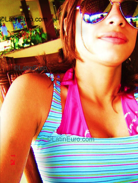 Date this voluptuous Brazil girl Heloisa from Brasilia B2204