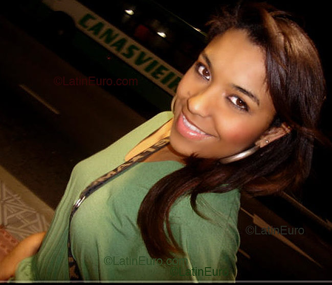 Date this good-looking Brazil girl Ana from Florianopolis B2299