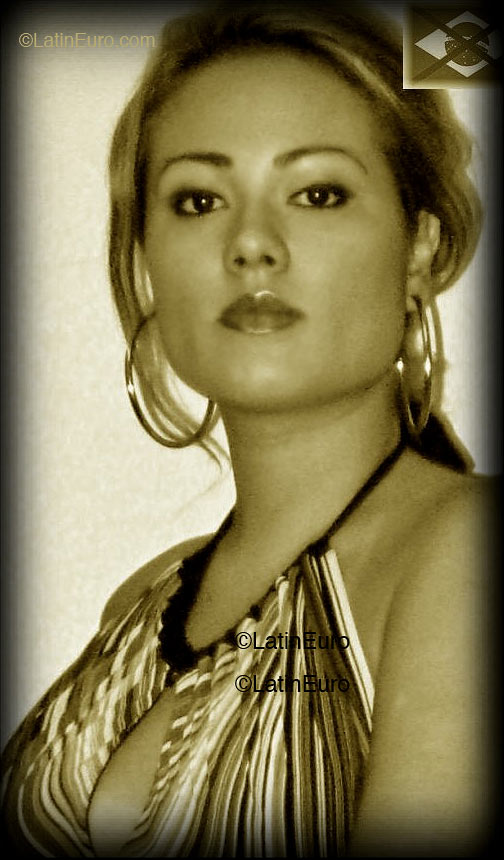 Date this young Brazil girl Carolina from Santos B1596