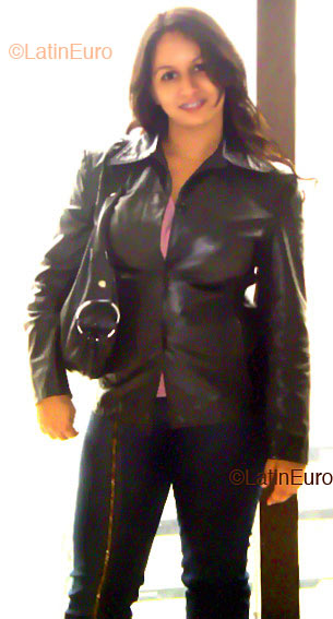 Date this beautiful Brazil girl Viviane from Goiania B2432