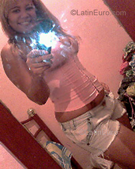 Date this sensual Brazil girl Mercia from Paulista B2457