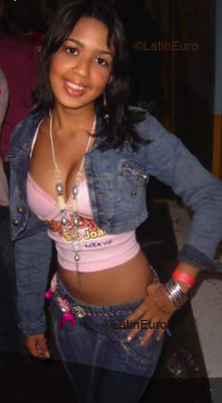Date this fun Brazil girl Kelly from Salvador  B2474