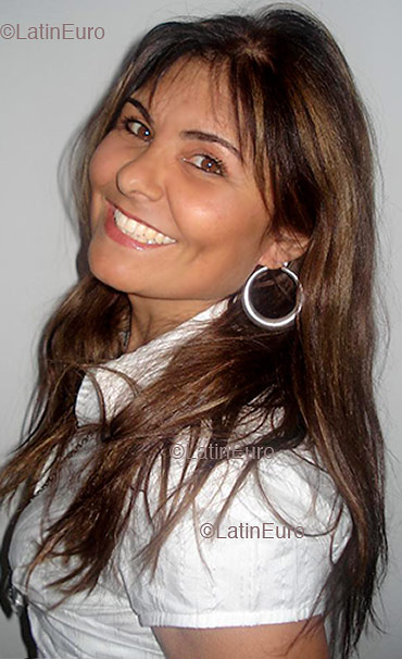Date this delightful Brazil girl Maria from Curitiba B2496