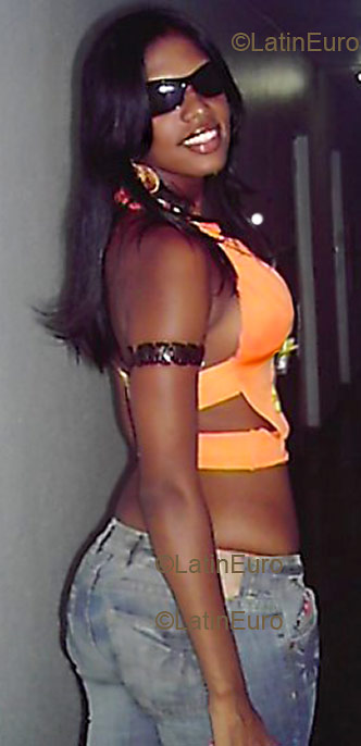 Date this good-looking Brazil girl Steffane from NITEROI B2574