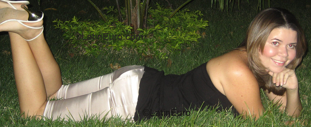 Date this good-looking Brazil girl Paula from SOUSA B1000