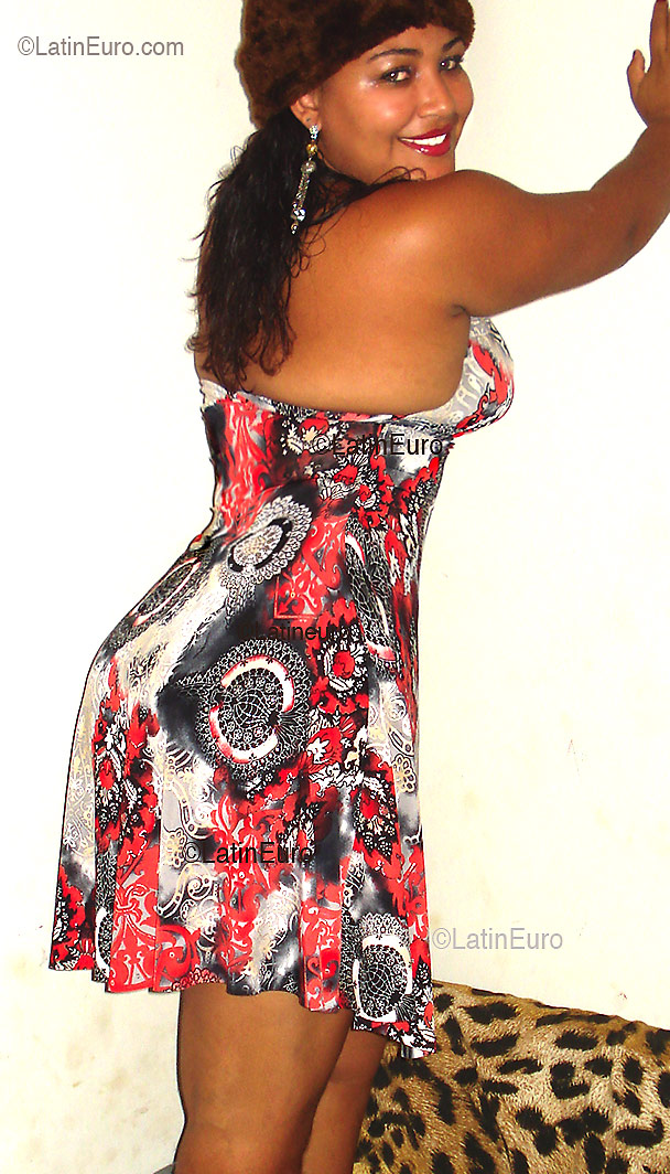 Date this sultry Brazil girl Thalita from MANTENA B2624