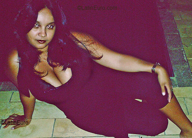 Date this charming Brazil girl Vania from GOVERNADOR VALADARES B2696
