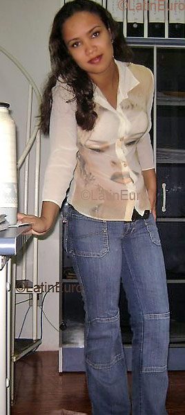 Date this good-looking Brazil girl Francilene from CACADOR B2722