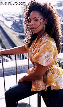 Date this good-looking Brazil girl Sarah from SAO PAULO B2738