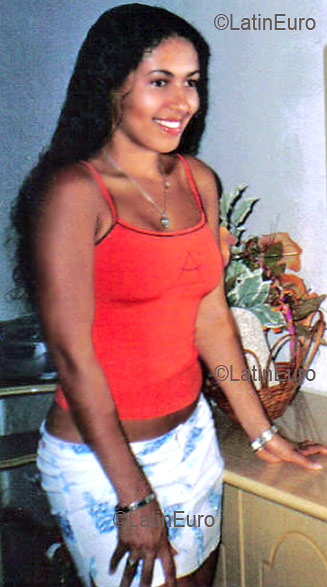 Date this sultry Brazil girl Vani from CAMACAN B2782