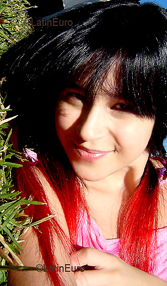 Date this fun Brazil girl Flavia from CURITIBA B2787
